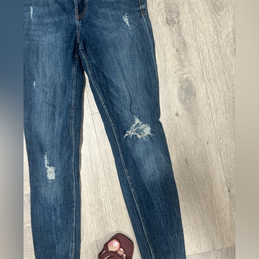 Zara Women's Blue Distressed Jeans - Picture 3 of 6
